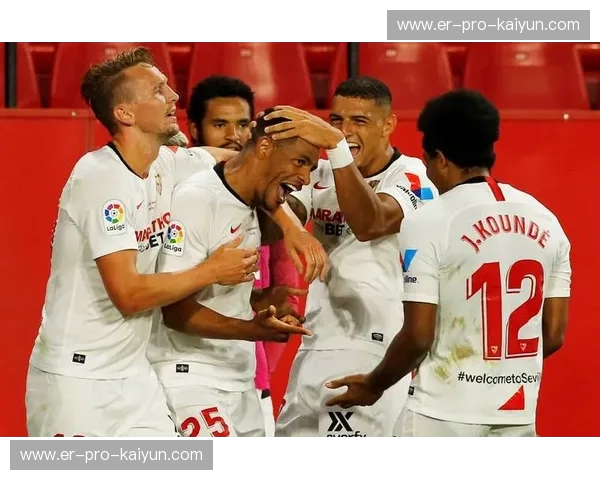 绿茵之巅的铁血博弈：当全世界的目光锁向“vs帕尔梅拉斯”